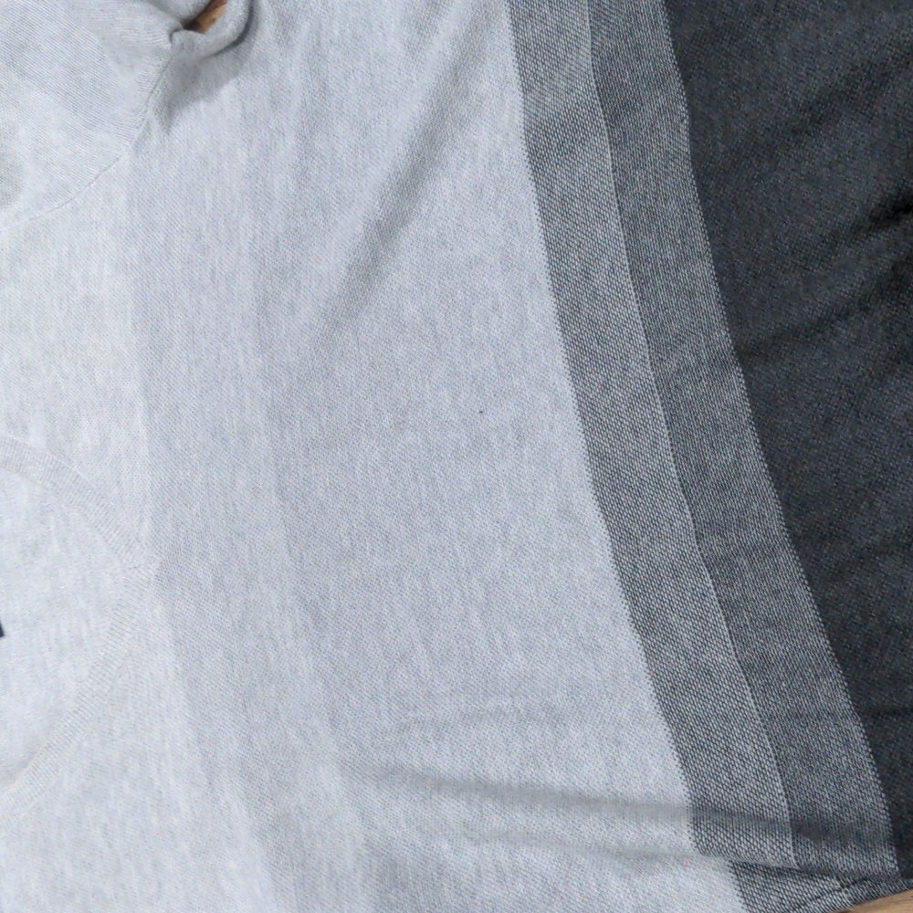 New Tommy Hilfiger v neck gradiant sweater XL - Picture 5 of 7